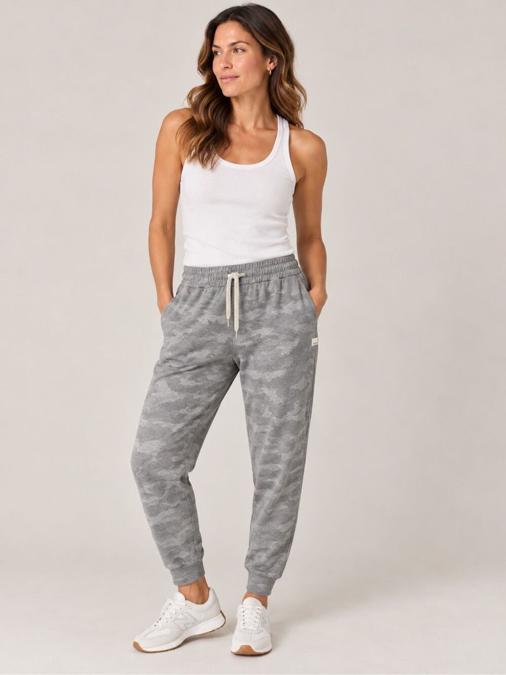 Vuori Women’s Performance Jogger Light Gray Camouflage Soft Size Medium